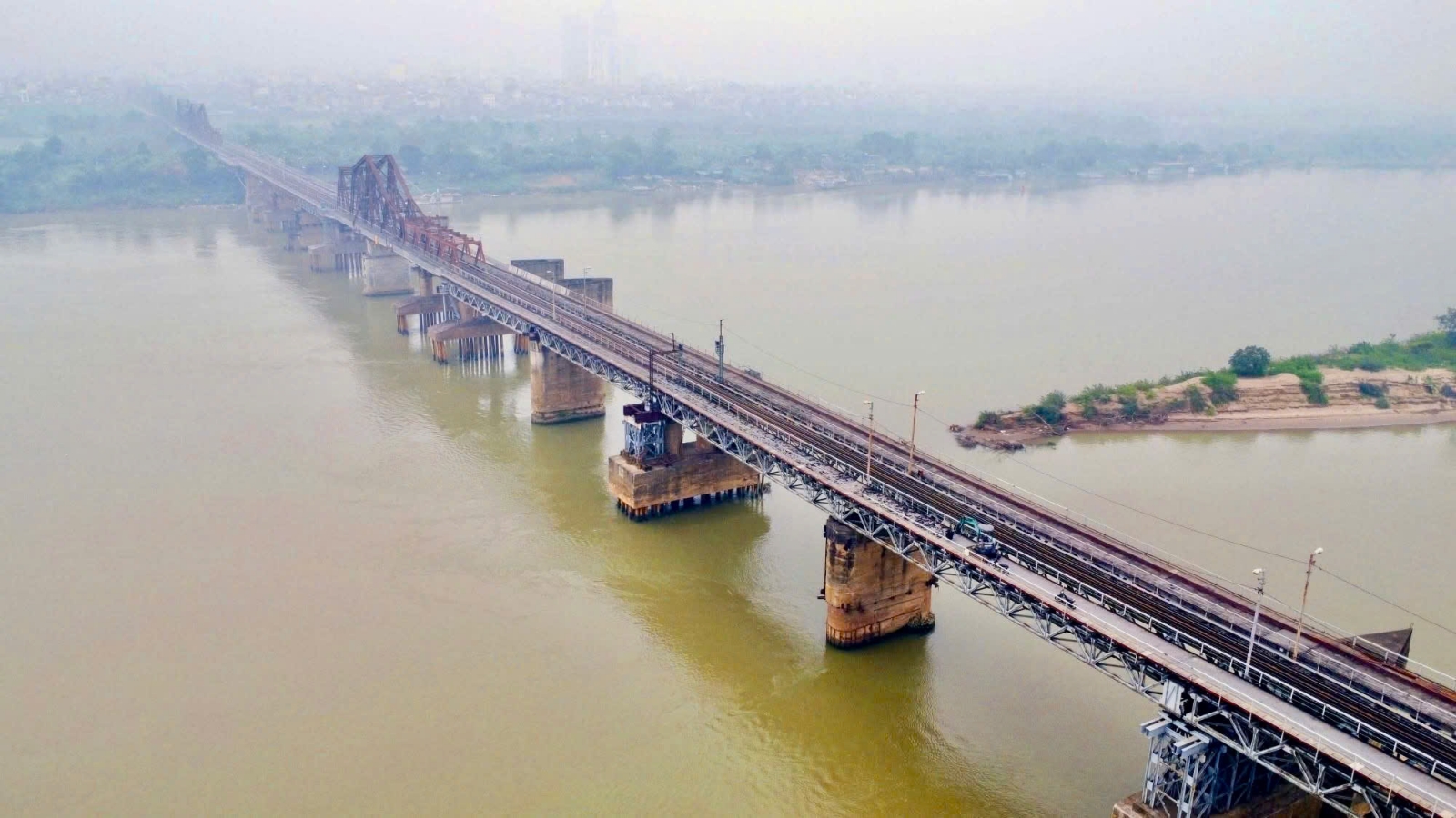 Sửa cầu Long Biên 2026 lan can gỉ