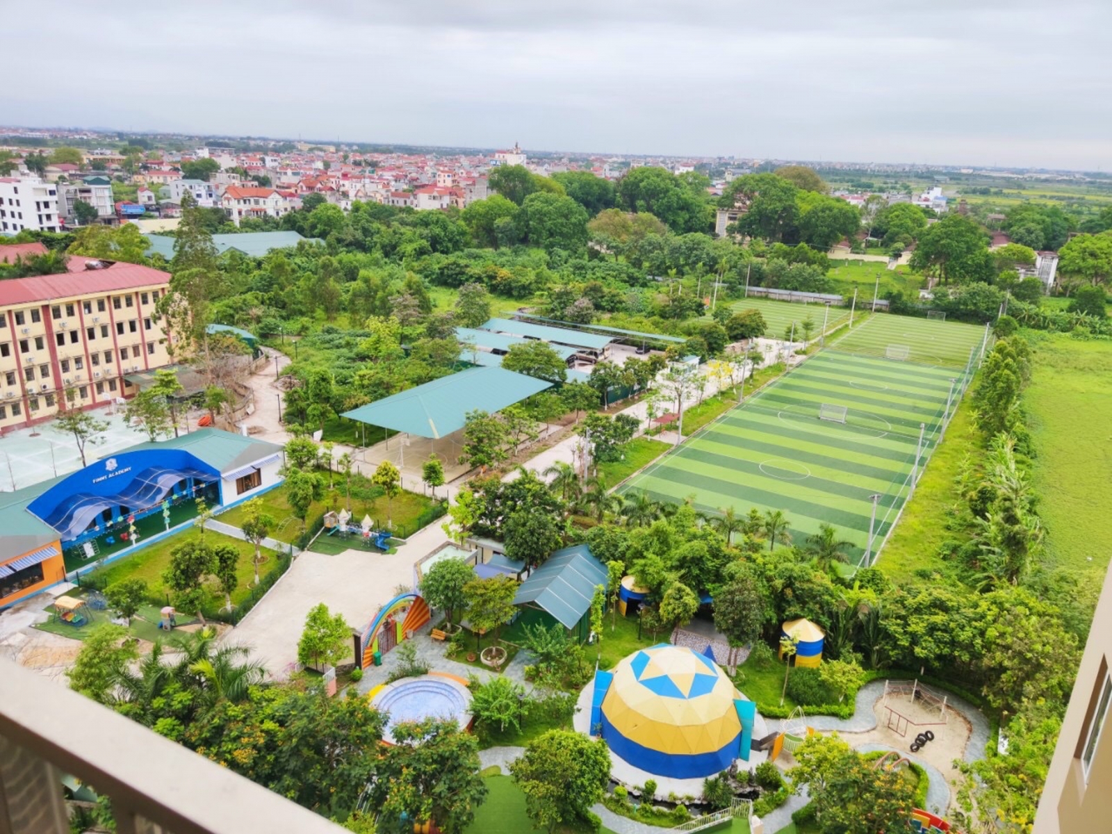Sân bóng nội khu chung cư Xphomes star Tân Tây Đô