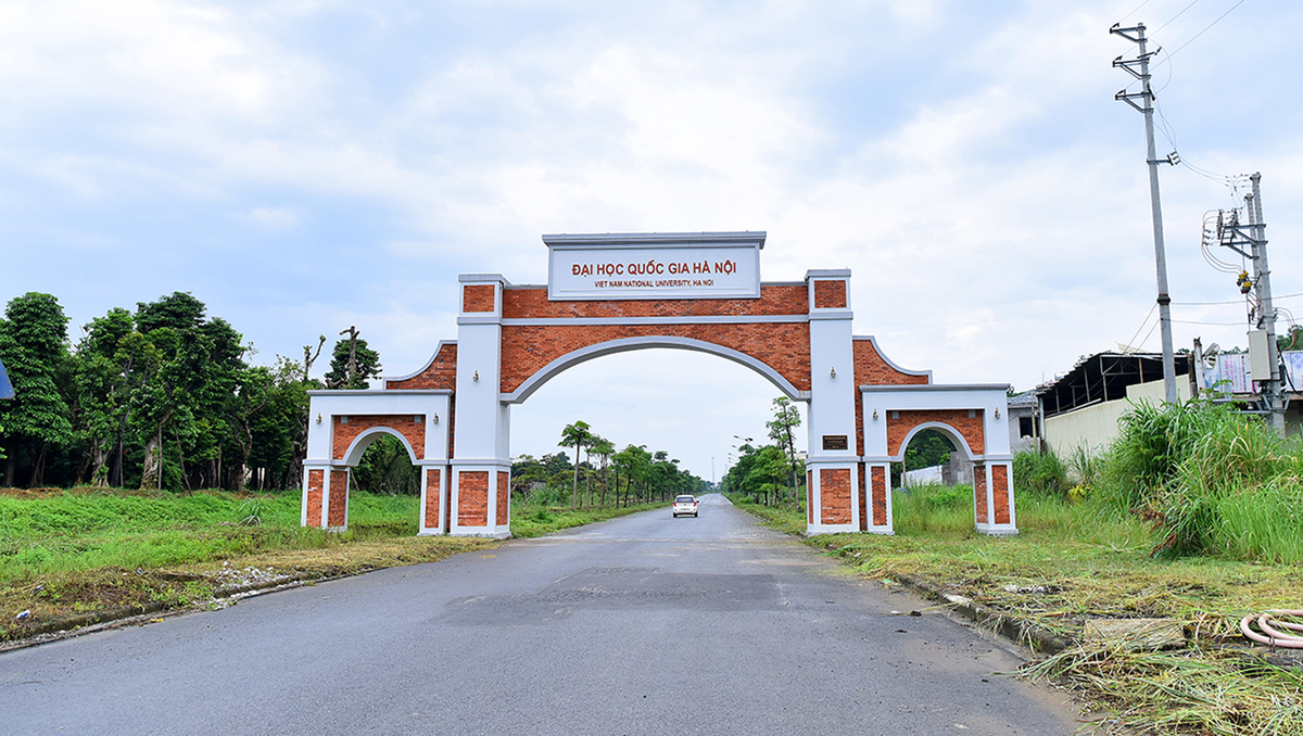 Lối vào trường Đại học Quốc gia Hà Nội